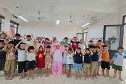 Giáo án kể chuyện Ai đáng khen nhiều hơn