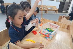 HOẠT ĐỘNG TRẢI NGHIỆM CỦA TRẺ TRONG PHÒNG STEAM