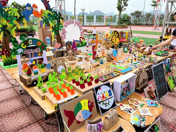 Đồ dùng tự tạo lớp 5TA2