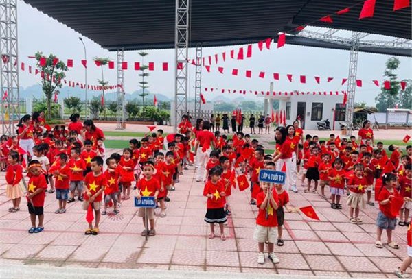 Tiết mục đồng diễn của cô chào mừng 80 năm Quốc Khánh