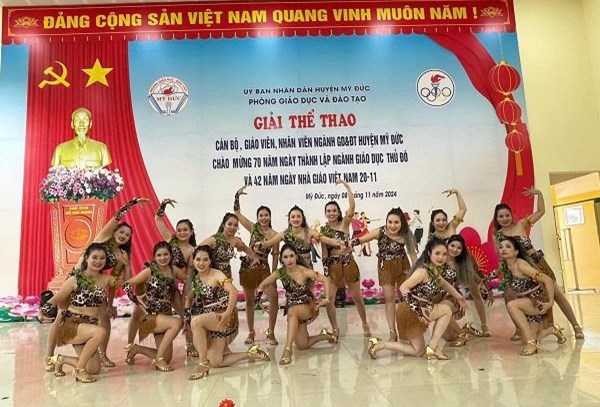 GIAI THE THAO CBGVNV NGANH GIAO DUC VA DAO TAO HUYEN MY DUC CHAO MUNG 70 NAM THANH LAP NGANH GIAO DUC THU DO VA 42 NAM NGAY NHA GIAO VIET NAM