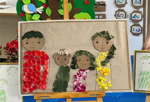 Trẻ trình bày ý tưởng thiết kế